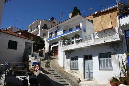 希腊村街道历史性建筑学石头鹅卵石蓝色格言房屋旅游白色图片