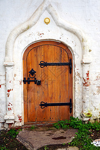 密闭木制门 - 旧白教堂的详情图片