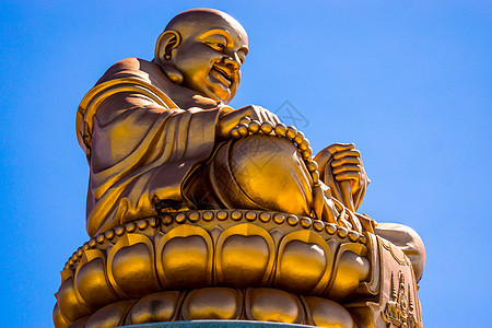 蓝天上的卡森南佛教徒叶子绿色树叶寺庙花园植物晴天场地图片