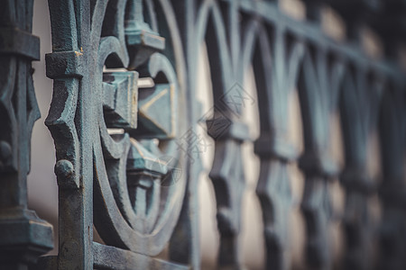铁十字 装饰性金属的栅栏蓬勃邮政街道天空青铜灯笼城市建筑学路灯建筑历史性图片