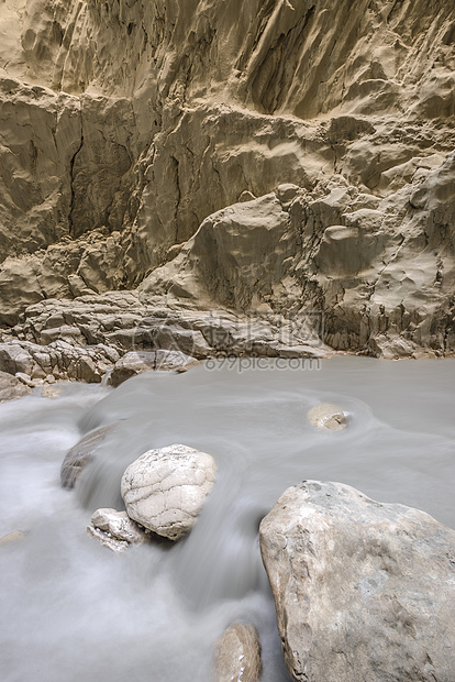 相似的峡谷洞穴色彩岩石自来水运动石头雨林水面风景速度图片