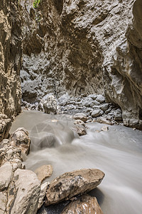 相似的峡谷风景饱和色洞穴山沟水面自来水石窟场景色彩运动图片