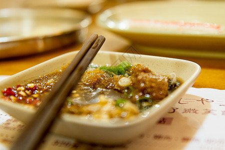 香料餐桌上的筷子 下面有中式菜单大豆美食烹饪盘子火锅绿色白色用餐文化蔬菜图片
