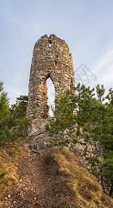 山上城堡的废墟图片