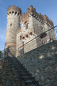 特雷塞西城堡古董建筑学旅游石头入口历史金属旅行楼梯螺旋图片