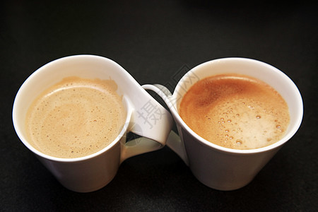 两杯咖啡餐厅休闲可可牛奶拿铁咖啡杯杯子奶油咖啡店泡沫图片