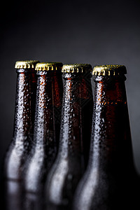 啤酒瓶黑色瓶子瓶颈饮料玻璃空白图片