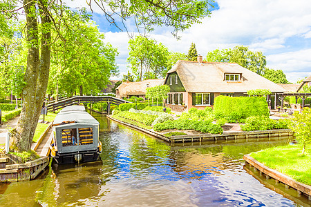 荷兰吉埃索恩典型的荷兰住宅和菜园Giethoorn花园旅游旅行溪流假期文化场景茅草房子小屋图片