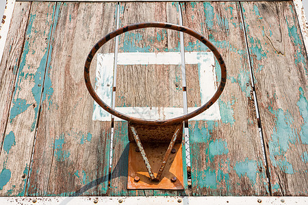 旧篮球板闲暇竞赛木头篮球低角度乐趣运动篮球框操场游戏背景图片