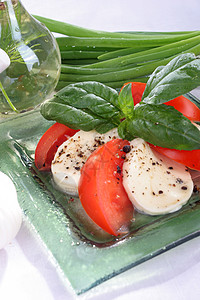 番茄和马扎里拉香料减肥胡椒砂浆维生素微量元素沙拉蔬菜饮食青葱背景图片