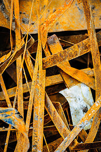 大量生锈的金属废渣垃圾工程冶金工业框架回收废金属废料院子图片