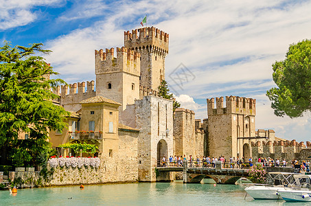 意大利西尔米昂斯卡利热城堡岩石墙壁旅行建筑学城堡旅游大厦古董历史性建筑图片