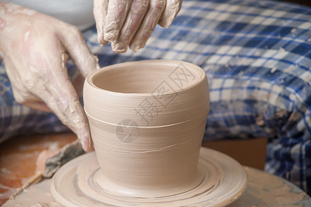 陶匠的手制品手工业作坊艺术黏土工艺旋转模具手工陶器图片