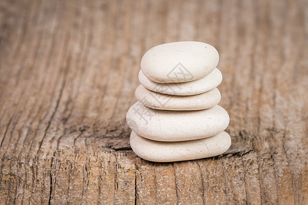 坚石金刚石金字塔桌子白色脆弱性平衡健康温泉命令卵石木板图片