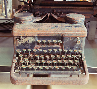 旧式打字机古董按钮新闻业棕褐色作者金属键盘技术办公室钥匙图片