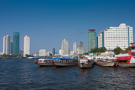 河流和城市市中心首都旅游天际建筑建筑学地标旅行景观运输图片
