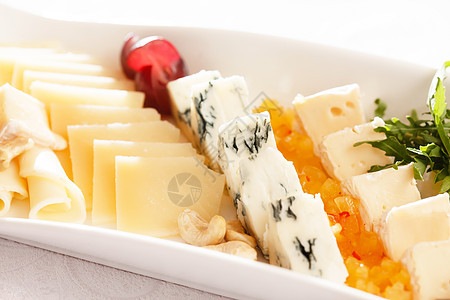 奶酪板蓝色野餐时间羊乳熟食美食食物坚果木板奶制品图片