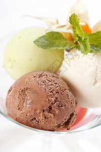 好吃的冰淇淋香草巧克力薄荷白色开心果甜点奇异果奶油粉色绿色图片