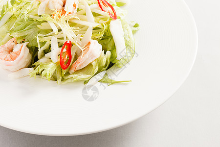 带沙拉虾的沙拉叶子盘子草本植物营养黄瓜饮食蔬菜胡椒香料食物图片
