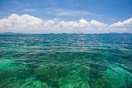 海上船只天堂异国娱乐晴天海滩海洋珊瑚风景蓝色天空图片