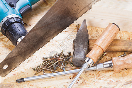 带木材 螺旋和螺丝的钻井工艺木匠硬木生产建筑建造橱柜工具工作木工图片