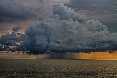 雷暴云气象灰色多云海洋风暴天空天气雷雨海湾日落图片
