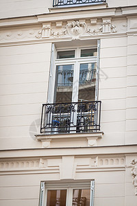 巴黎一个历史悠久的镇舍外石方建筑学公寓楣梁城市石头遗产石工纹饰房地产图片