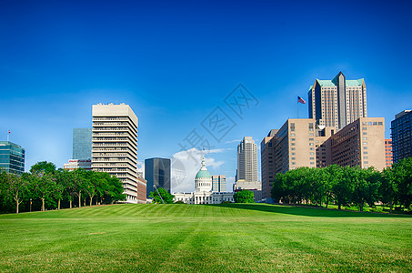 圣路易斯天线 在阳光明媚的日子里 天空是蓝色的建筑住宅景观风景地标商业城市天际都市金融图片