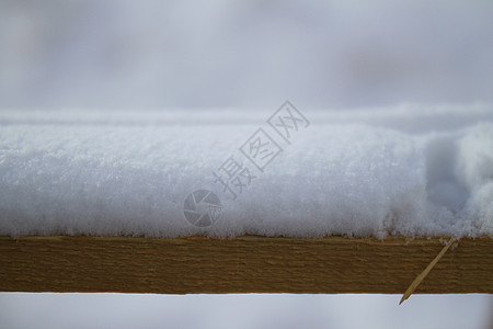 白雪木的雪栏杆气候木头天气季节寒冷图片