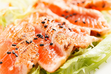 意大利沙拉加鲑鱼盘子香料美食黄瓜烟熏芝麻食物蔬菜草药胡椒图片