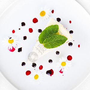 芝士蛋糕甜点盘子雏菊花食物薄荷花朵奶油乳制品叶子滴水派对图片