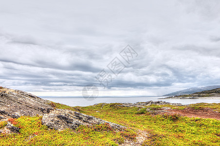 挪威北部地貌景观顶峰苔原天空海滩海岸线风景海洋峡湾场景旅行图片