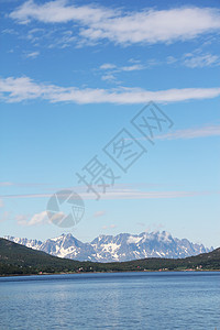 Fjord和山山旅行海岸海洋太阳峡湾全景蓝色岩石丘陵海岸线图片