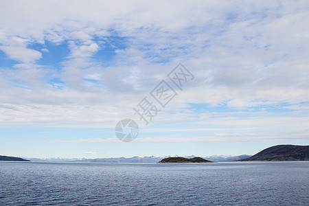 北极山脉和峡湾蓝色风景海洋苔原全景旅行旅游石头晴天爬坡图片