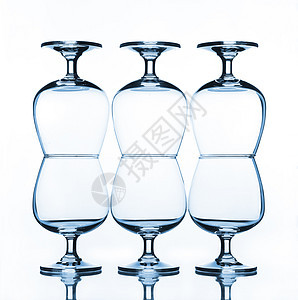 空葡萄酒堆叠酒精玻璃餐厅派对酒杯水晶酒吧青色反射液体图片