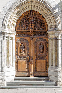 塔林的旧木制门图片