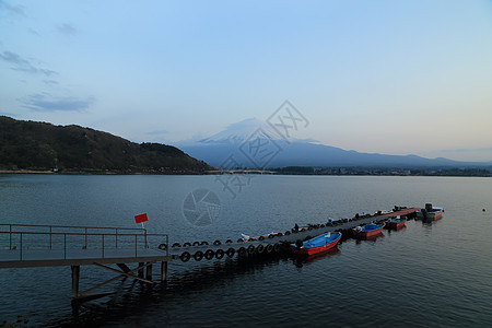 藤山 川口湖风景旅行公吨火山反射顶峰蓝色镜子天空地标山梨图片