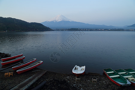 藤山 川口湖风景火山镜子天空山梨反射旅行顶峰公吨蓝色地标图片