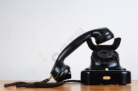 古董电话器具怀旧字母耳机桌子风格数字技术黑色办公室图片