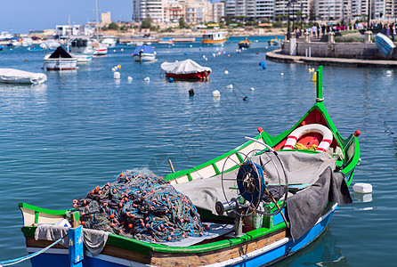 马耳他Spinola湾渔民渔船特写蓝色渠道全景海洋石头天空港口海岸历史性城市图片