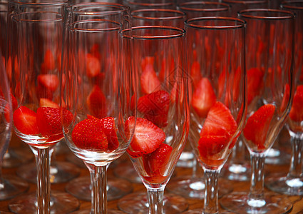 玻璃草莓图片