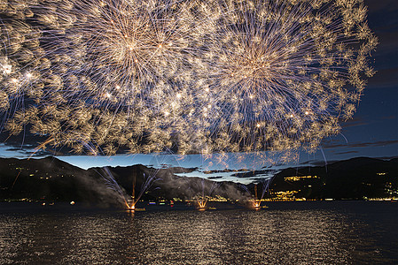 卢伊诺马吉奥雷湖的烟花湖畔时光旅游天空地平线旅行图片