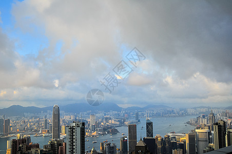 来自维多利亚峰峰公园的香港岛夜景场景市中心旅行景观金融摩天大楼城市办公大楼目的地图片
