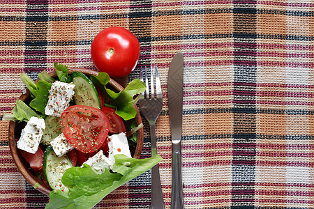 沙拉与花乳酪奶制品香菜银器小吃沙拉健康饮食课程桌布厨房晚餐图片