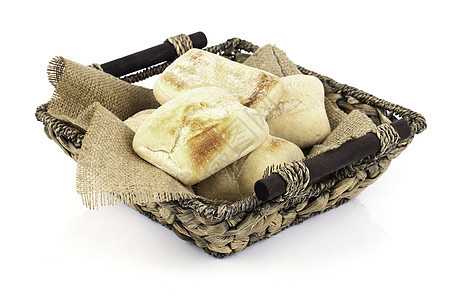 白色背景的篮子中新鲜烤面包包金子烹饪种子食物包子用餐早餐粮食小麦面包图片
