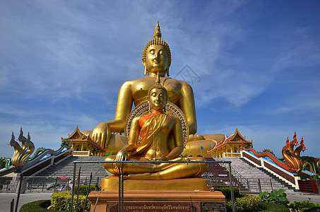 在Wat Muang的佛像大佛宗教游客旅游胜地景点背景图片