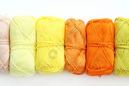 表格上的多彩线线程白色羊毛创造力手工工艺纺织品材料棉布黄色图片