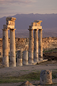 古代希拉波利斯的废墟 土耳其帕穆卡勒石头纪念碑柱子风景旅行火鸡遗产地标国家石灰华图片