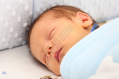 新生儿在深睡中沉睡高清图片