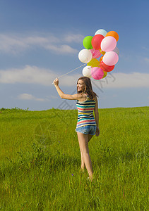 Ballons 女孩带Ballons气球场地草地波动旅行活力享受闲暇乐趣自由图片